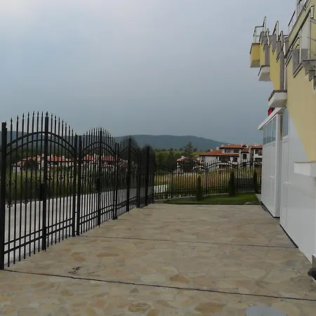 Altay בית הארחה