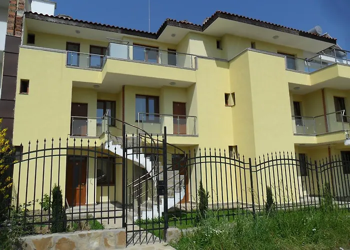 Guest house Altay Lozenets