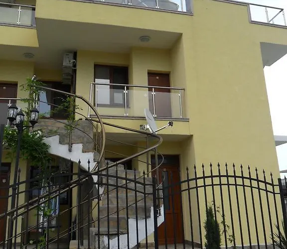 Guest house Altay Lozenets